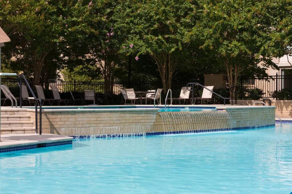 Awesome 1 Bedroom Apt + Den At Crystal City With Gym Άρλινγκτον Εξωτερικό φωτογραφία